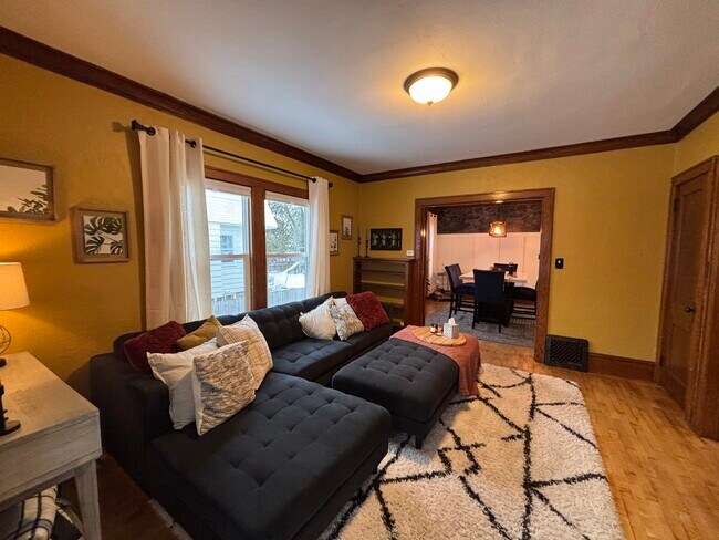 Building Photo - 717 S Fairview St