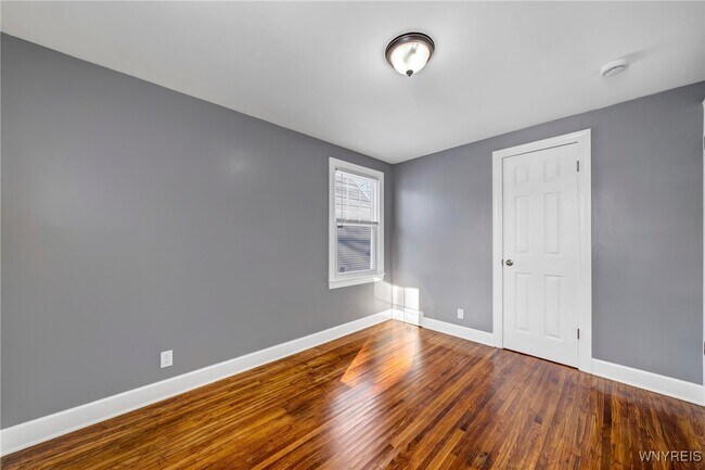 Building Photo - 206 Wrexham Ct N