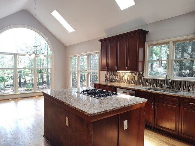 Building Photo - Stunning home located in the Popular Piper Glenn Community!