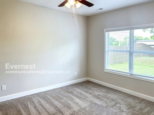 Building Photo - 102 River Pointe Dr