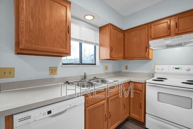 Building Photo - 1726 River Bend Rd