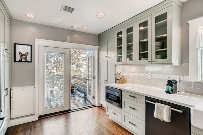 Building Photo - Quaint Remodeled 2 Bedroom Home in South Park