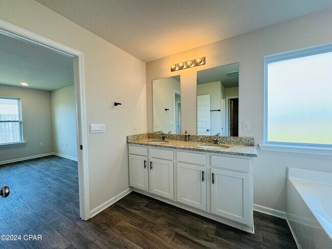 Building Photo - 120 Tiller Dr
