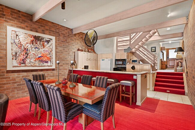 Building Photo - 625 S W End St