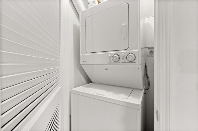 Building Photo - 316.5 6th St