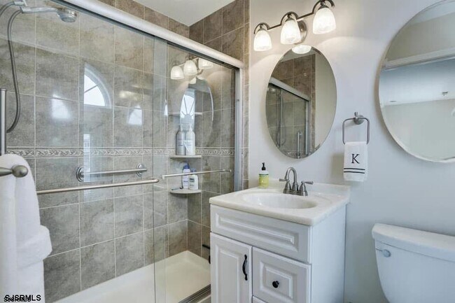 Building Photo - 433 Albacore Ln