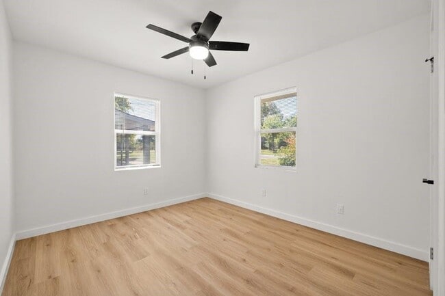 Building Photo - Chaparral Cottage N/M