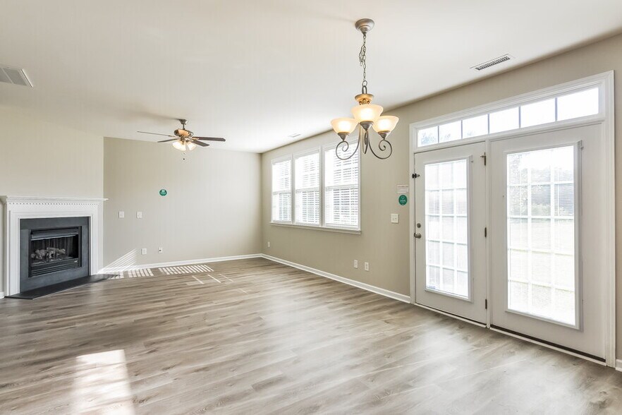 Building Photo - 123 Sleeper Car Ln