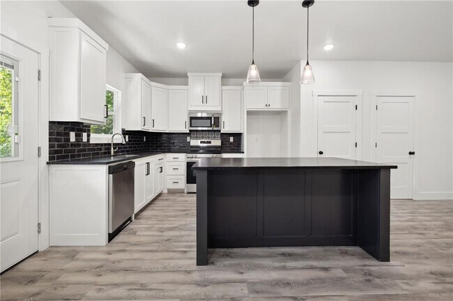 Building Photo - 4 Leven Ln