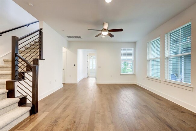 Building Photo - 2501 Simond Ave
