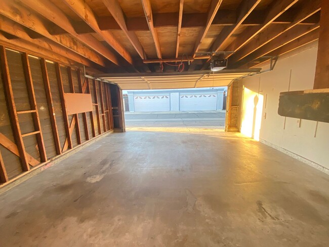 Building Photo - Luxurious 3 Bedroom Cypress Townhouse for ...