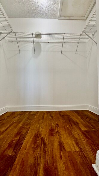 Building Photo - 9788 Nob Hill Ct