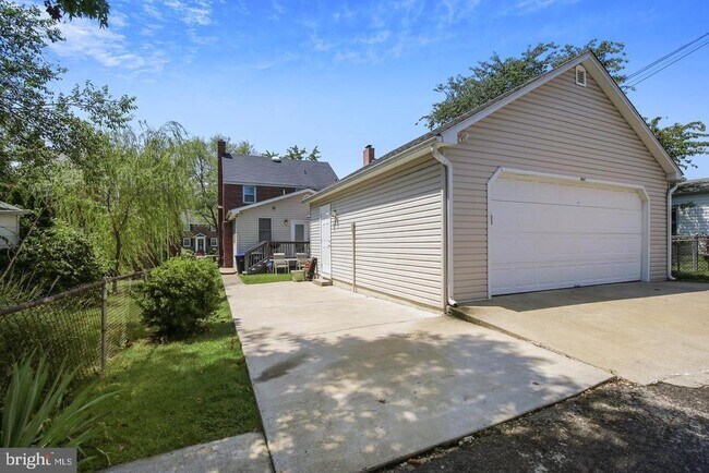 Building Photo - 4837 Queens Chapel Terrace NE