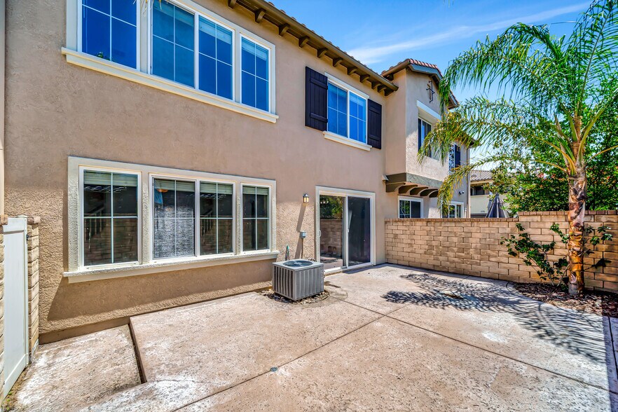 Building Photo - 23904 Calle del Sol Dr