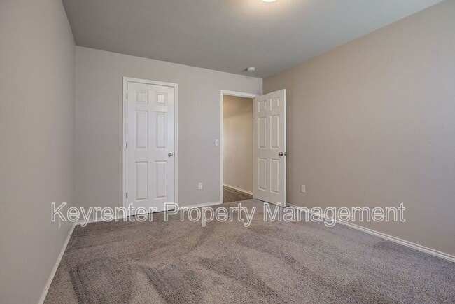 Building Photo - 209 SE 4th St