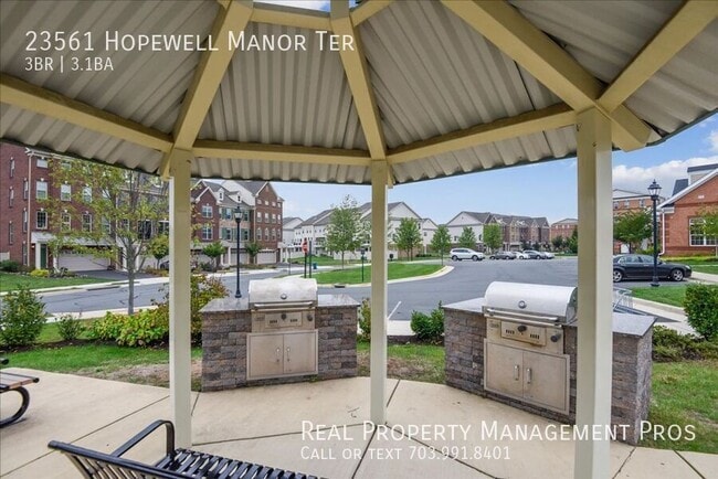 Building Photo - 23561 Hopewell Manor Terrace