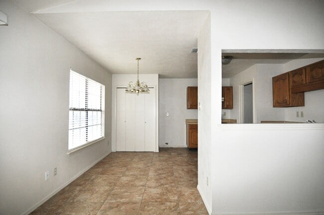 Building Photo - AVAILABLE NOW - Spacious 2-2-1 in Ft. Worth, desirable Keller ISD!