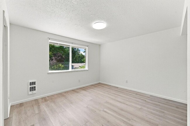 Building Photo - 7100 Hawks Prairie Rd NE