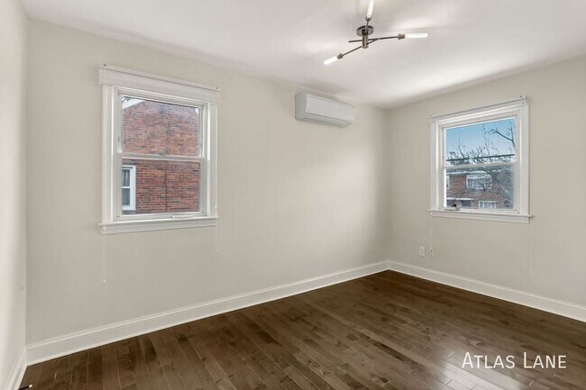 Building Photo - Professionally Managed  & Recently Renovat...