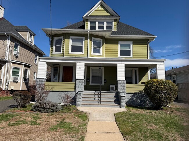 Building Photo - 727 Carlton Ave