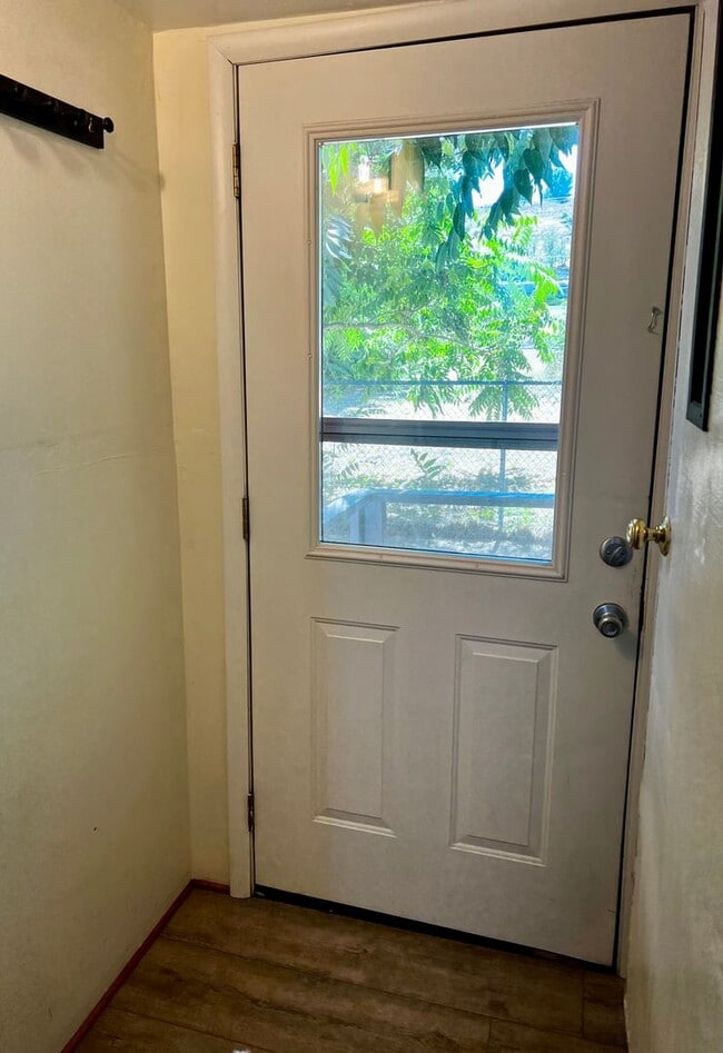 Building Photo - Newly Remodeled 3-Bedroom on Fully-Fenced Lot