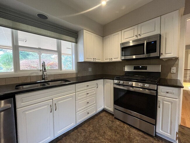 Building Photo - Beautiful 3-Bedroom Home with Remodeled Kitchen, Dual Living Spaces & Spacious Backyard