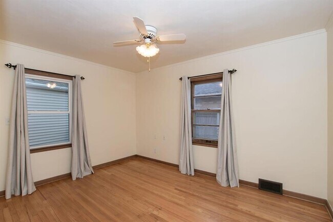 Building Photo - 4931 Woodland Ave