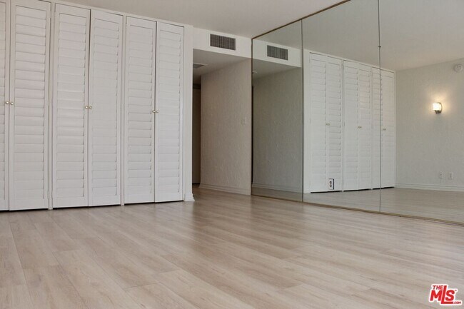 Building Photo - 10790 Wilshire Blvd