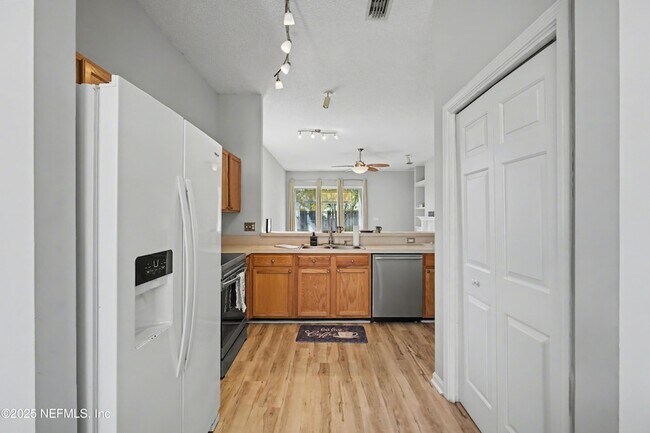 Building Photo - 1290 Ardmore St