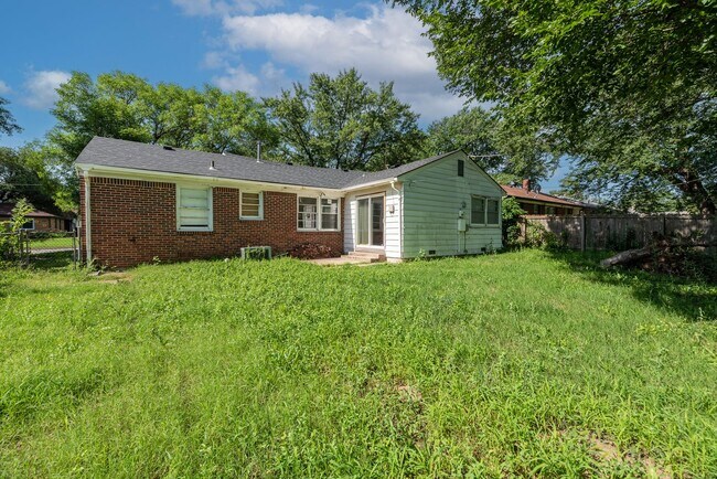 Building Photo - Charming 3 Bed 1 Bath In Quiet Neighborhood