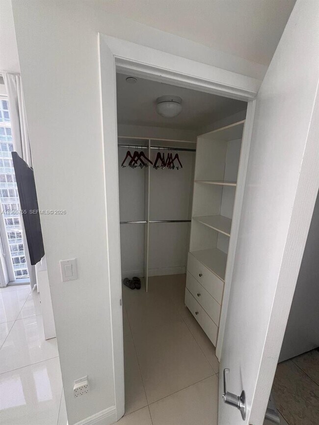 Building Photo - 475 Brickell Ave