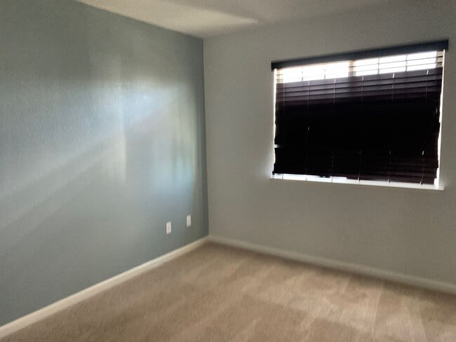 Building Photo - 492 Tilden Cir