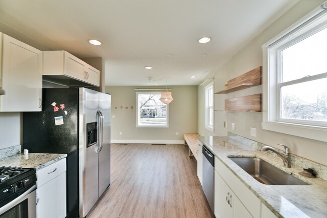 Building Photo - Beautiful Spacious Home in Sugarhouse!