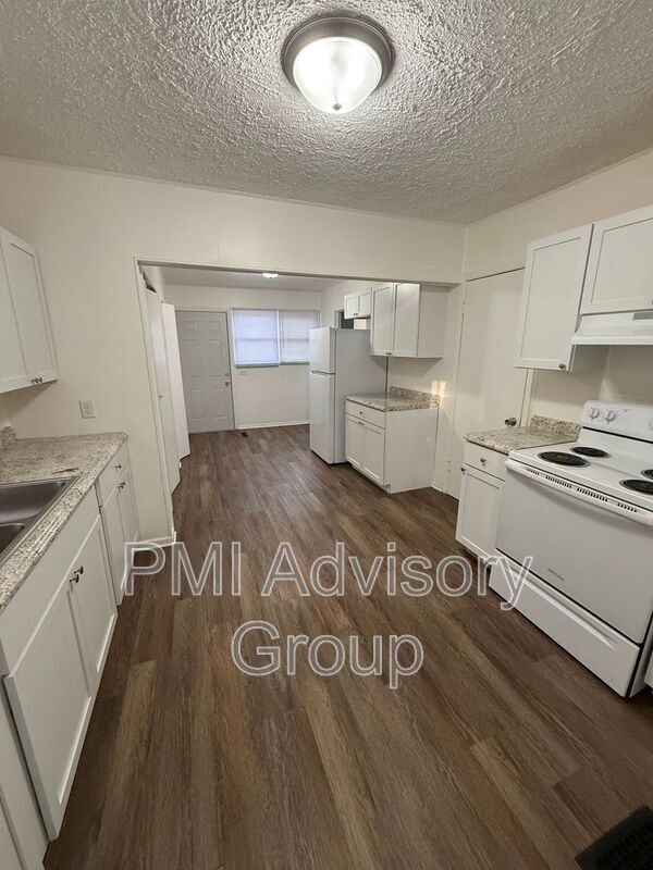 Building Photo - 1827 NW Tyler St