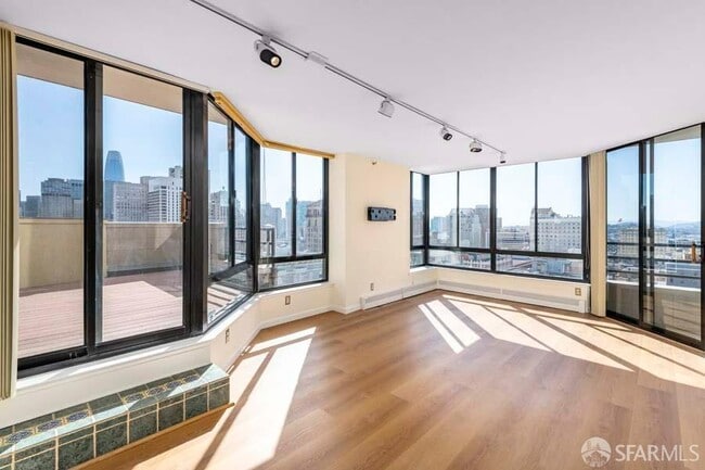 Building Photo - 900 Bush St