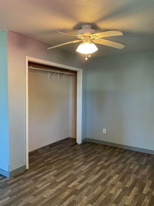 Building Photo - Country Living