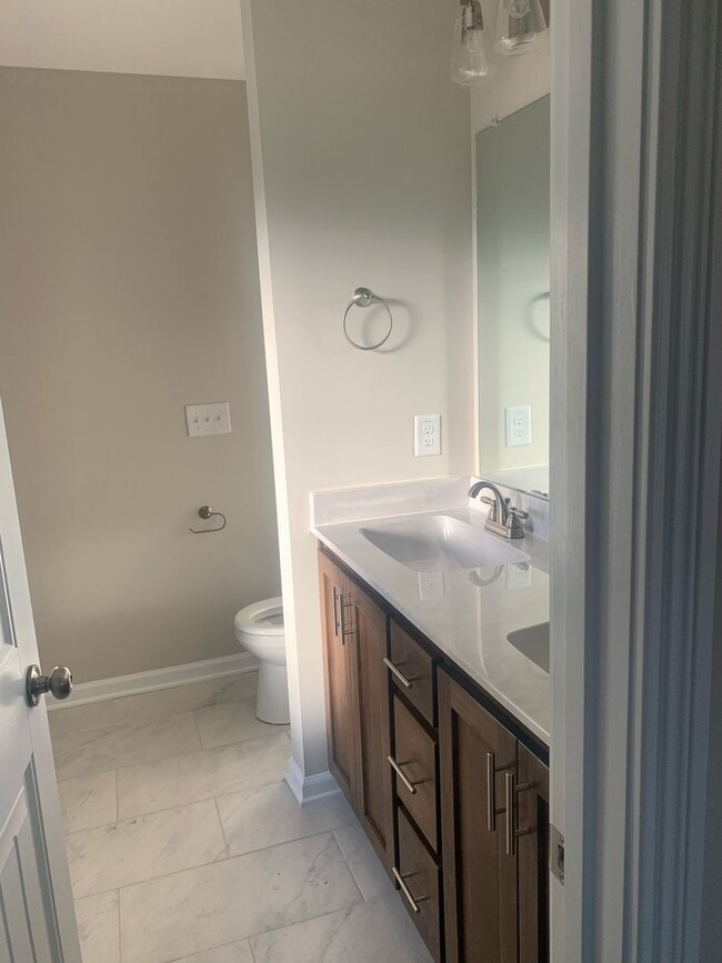 Building Photo - 804 Waldon Ct