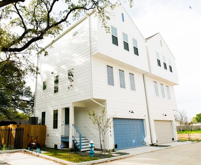 Building Photo - 5203 Burress Springs Ln