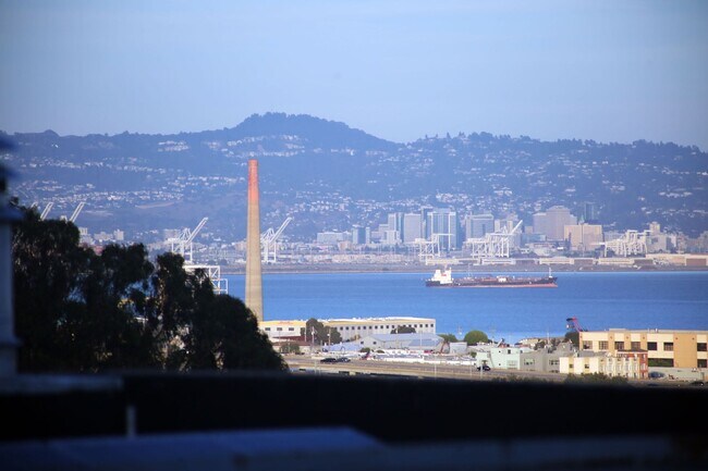 Building Photo - Spacious three-story 4BR/3BA single family home in Bernal Heights, Deck, View,W/D,Storage(637 Per...