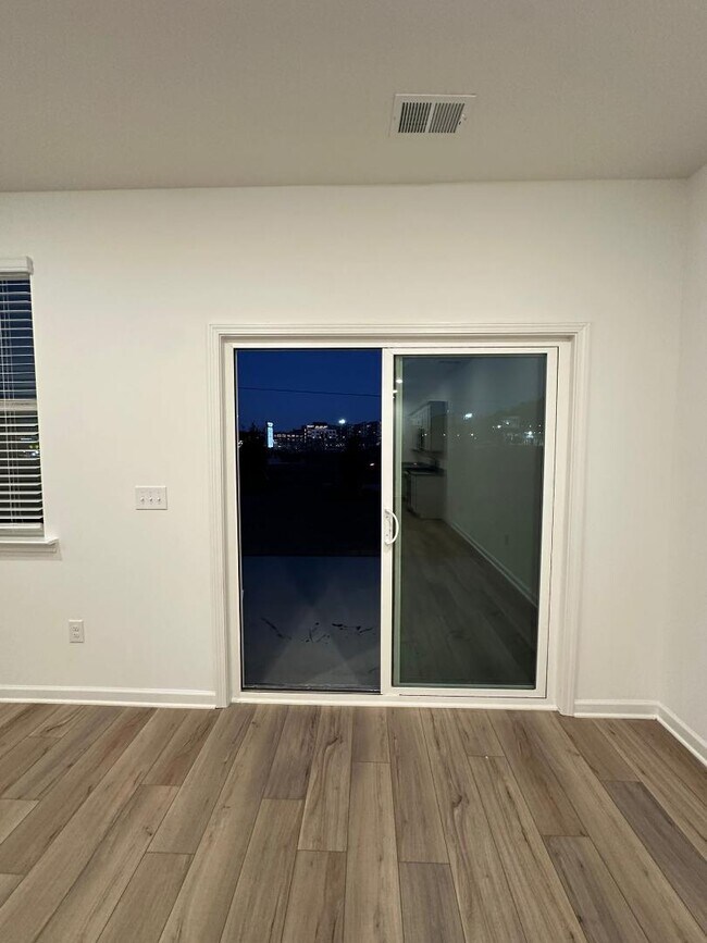 Building Photo - 2482 Van Fleet Cir