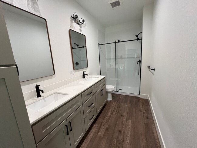Building Photo - Newly built homes with City of Redding solar!