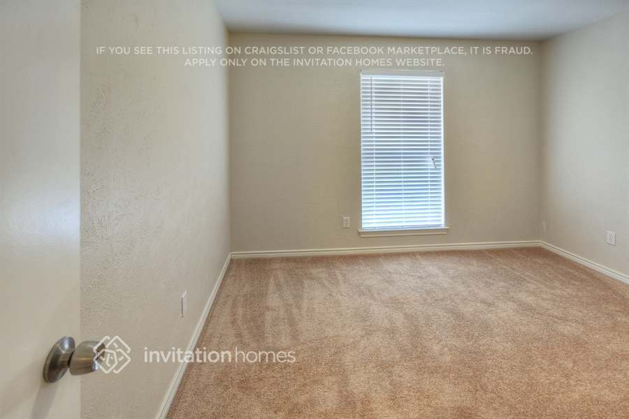 Building Photo - 1711 St James Dr