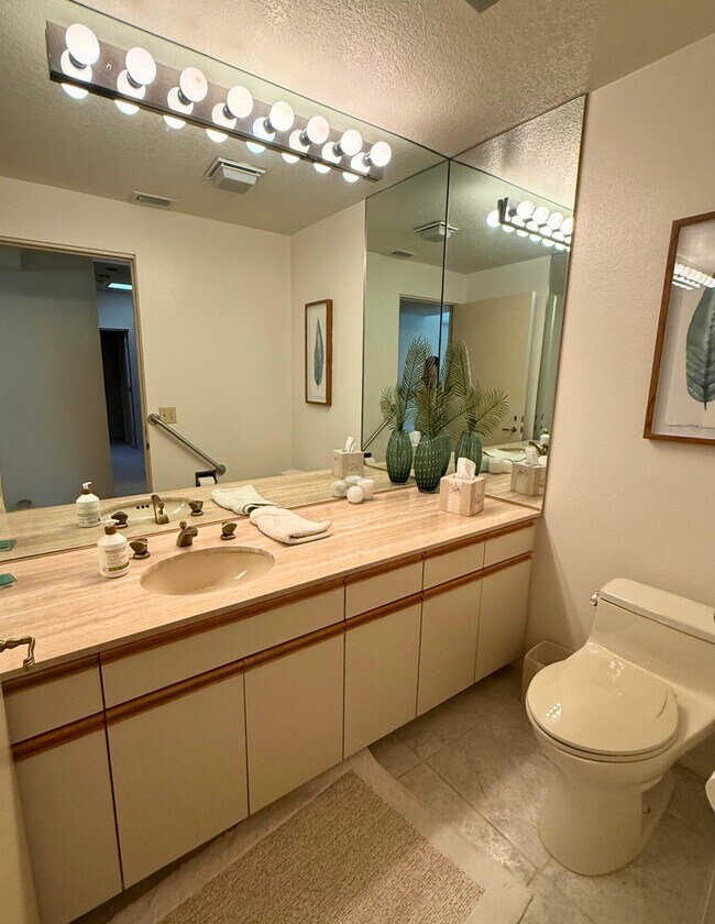 Building Photo - 253 Kavenish Dr