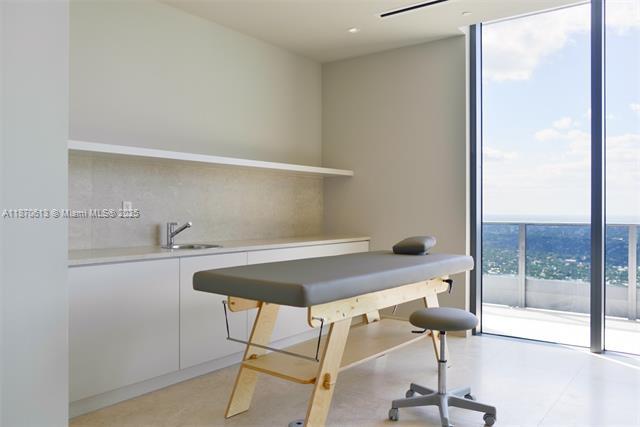 Building Photo - 1000 Brickell Plz