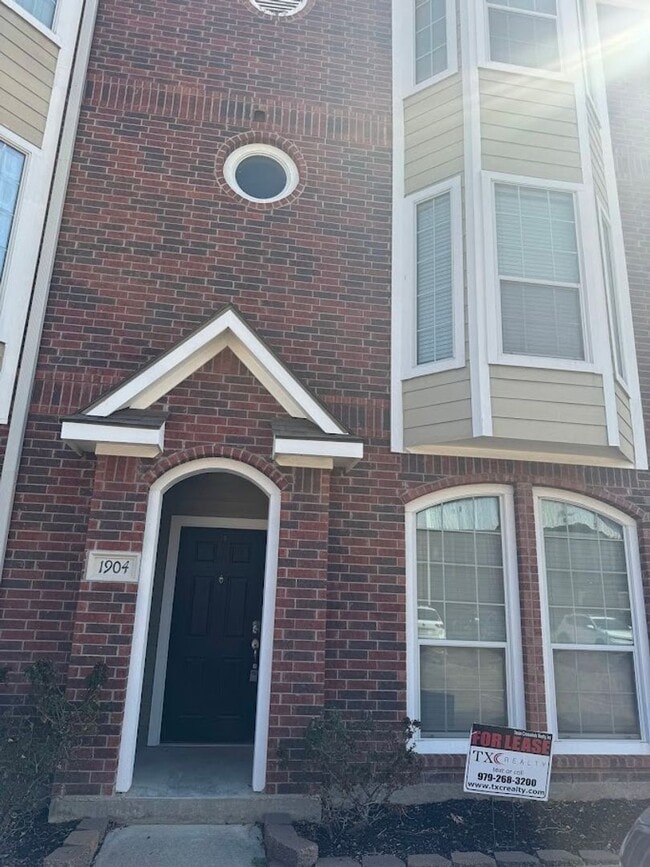 Building Photo - Welcome Home!