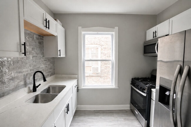 Building Photo - 1704 N Mayfield Ave
