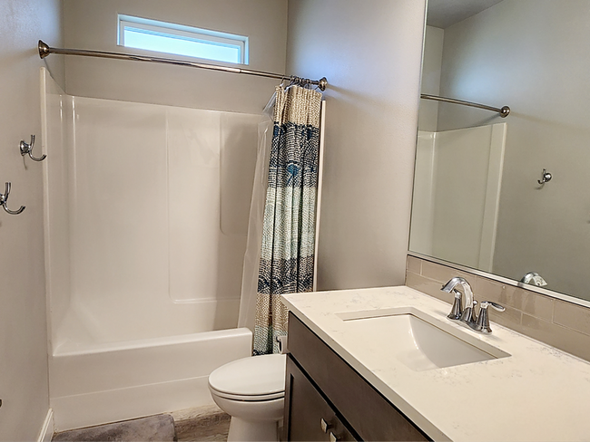 Building Photo - Home Sweet Home! Won't last long!