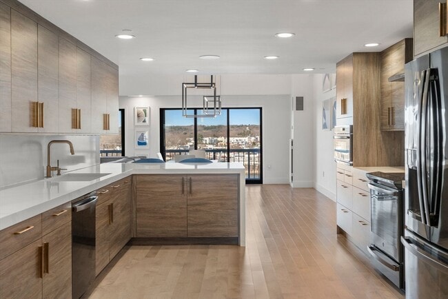 Building Photo - 65 Lake Ave