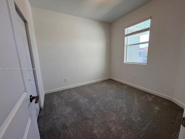 Building Photo - 524 Rivergrass St