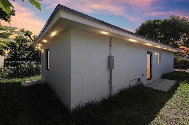 Building Photo - 17003 SW 107th Pl